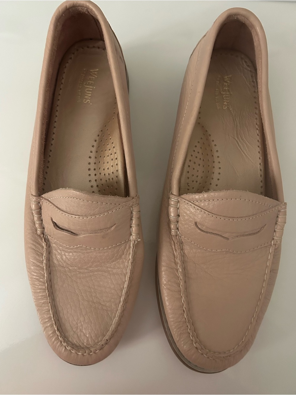 Weejuns Women’s Soft Pink Pebbled  Leather Loafers Shoes  SZ 9M. LOOK AT THESE!!